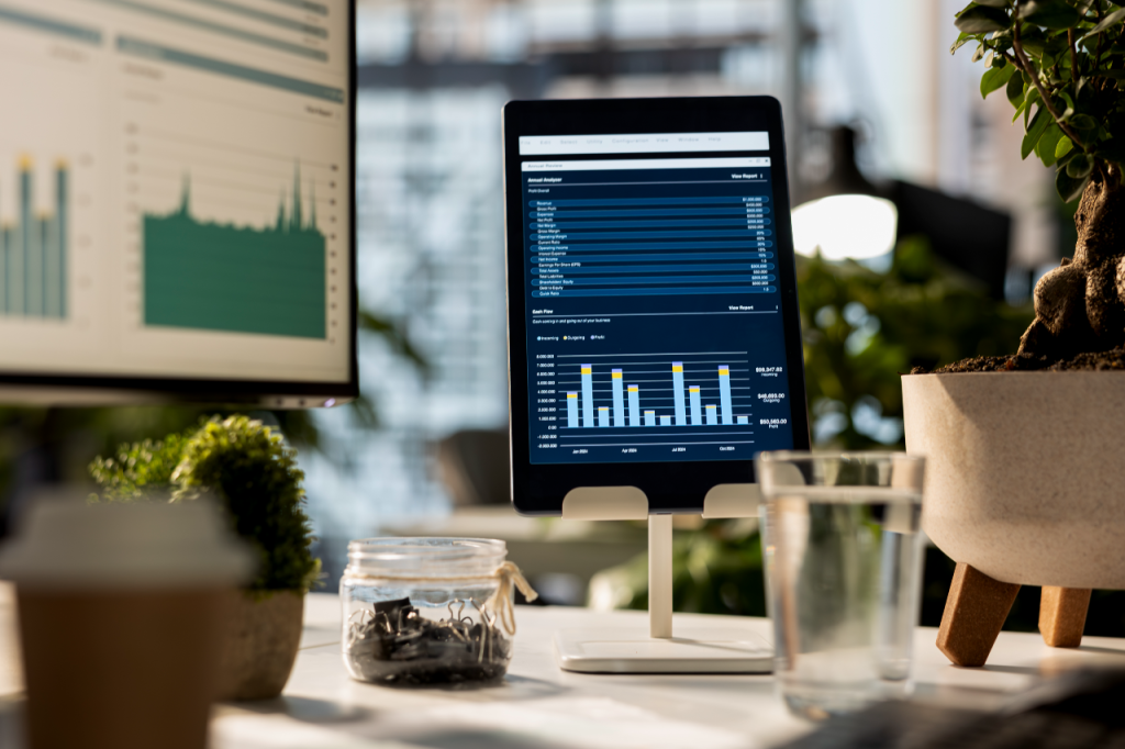 empty-business-workspace-with-device-showing-data-analytics-infographics.png инструменты data management